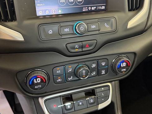 Used 2024 GMC Terrain SLE w/ Driver Convenience Package FWD image 15