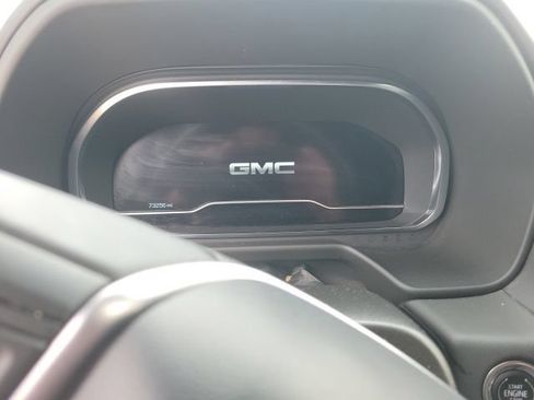 Used 2024 GMC Yukon SLT AWD/4WD image 7