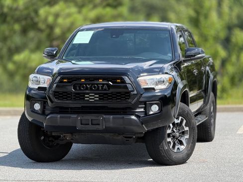 Used 2019 Toyota Tacoma TRD Off-Road w/ Technology Package RWD image 2