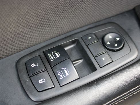 Used 2019 Dodge Challenger SXT image 13