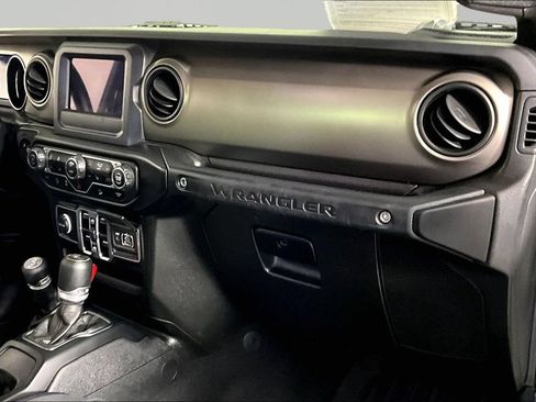 Used 2020 Jeep Wrangler Unlimited Sport AWD/4WD image 25