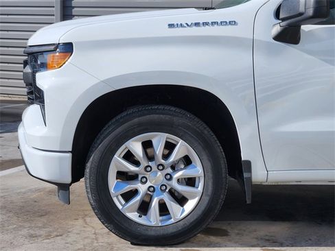 Used 2022 Chevrolet Silverado 1500 Custom image 9