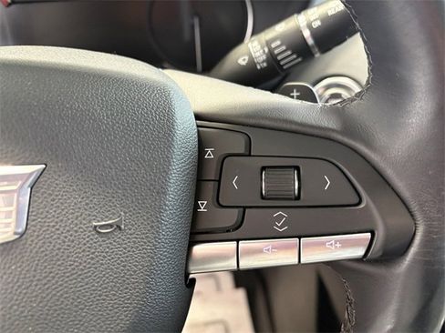 Certified 2023 Cadillac XT4 Luxury w/ Cold Weather Package image 19