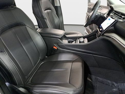 Certified 2024 Jeep Grand Cherokee Limited image 11