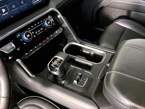 Used 2023 GMC Sierra 1500 Denali w/ Technology Package AWD/4WD image 16