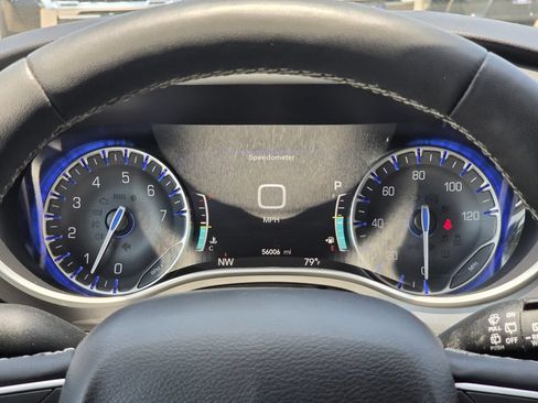 Used 2024 Chrysler Pacifica Touring-L FWD image 15