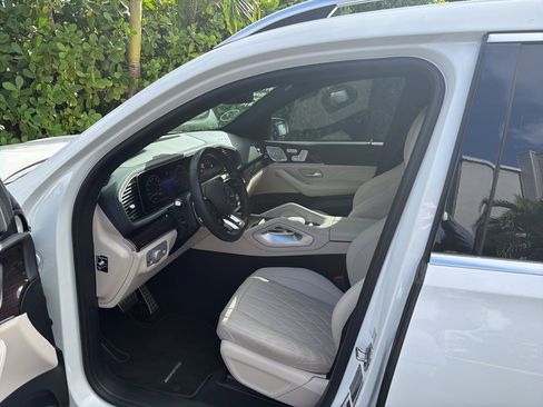 Used 2025 Mercedes-Benz GLS 63 AMG 4MATIC image 3