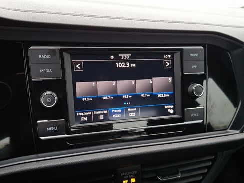 Used 2024 Volkswagen Jetta Sport image 16