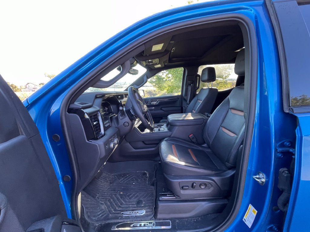 Used 2024 GMC Sierra 1500 AT4 w/ Technology Package AWD/4WD image 3