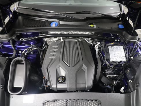 Certified 2025 Porsche Macan image 22