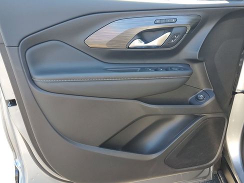 Used 2024 GMC Terrain SLT w/ LPO, Floor Liner Package AWD/4WD image 13