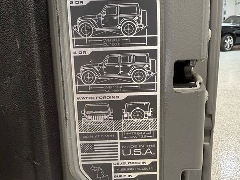 Used 2021 Jeep Wrangler Unlimited Sahara w/ Cold Weather Group AWD/4WD image 27
