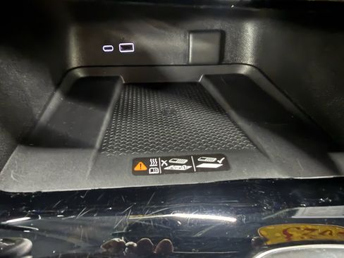 Used 2025 Chevrolet Traverse LT w/ Sun and Wheel Package image 39