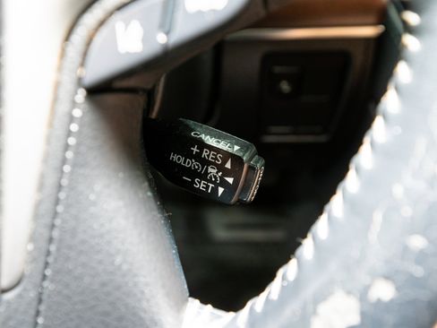 Used 2016 Toyota Land Cruiser image 29