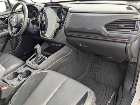Used 2025 Subaru Forester Touring image 32
