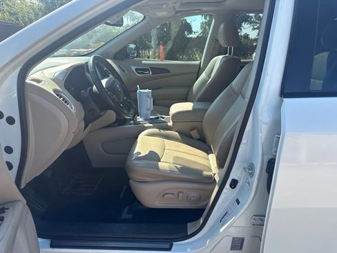 Used 2020 Nissan Pathfinder Platinum FWD image 11