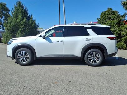 New 2025 Nissan Pathfinder SL w/ Cargo Package