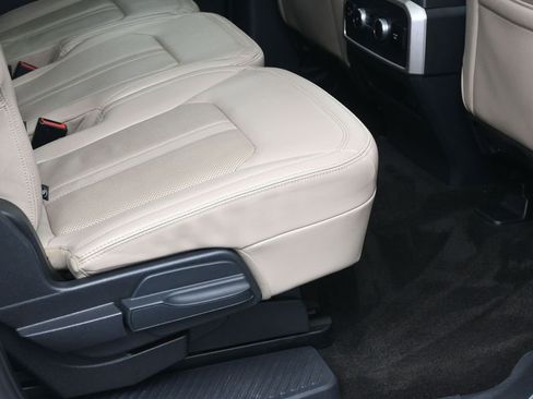 Used 2022 Ford Expedition Max Limited image 9