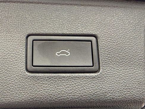 Used 2022 Volkswagen Atlas SEL Premium image 9