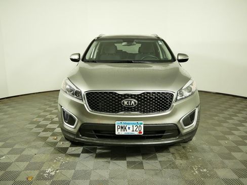 Certified 2017 Kia Sorento LX w/ LX Convenience Package image 3