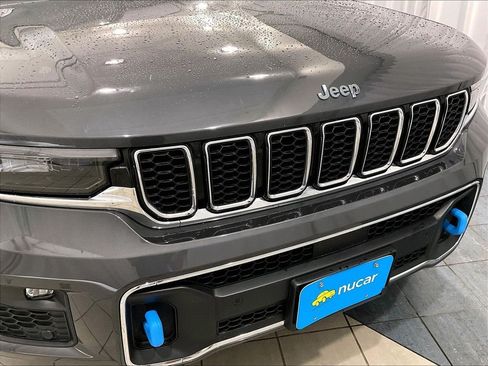 Used 2022 Jeep Grand Cherokee Overland AWD/4WD image 32