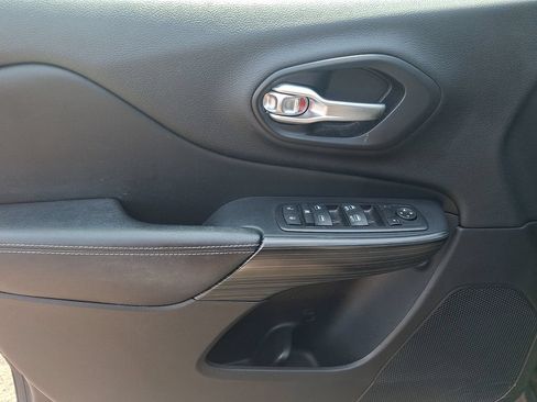 Used 2016 Jeep Cherokee Limited AWD/4WD image 13