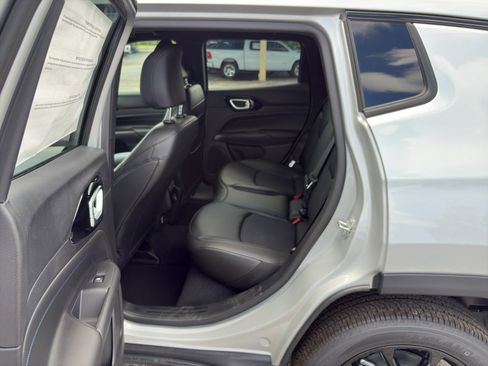 New 2026 Jeep Compass Latitude image 14