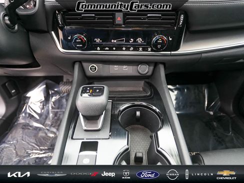 Used 2023 Nissan Rogue SV w/ SV Premium Package image 17