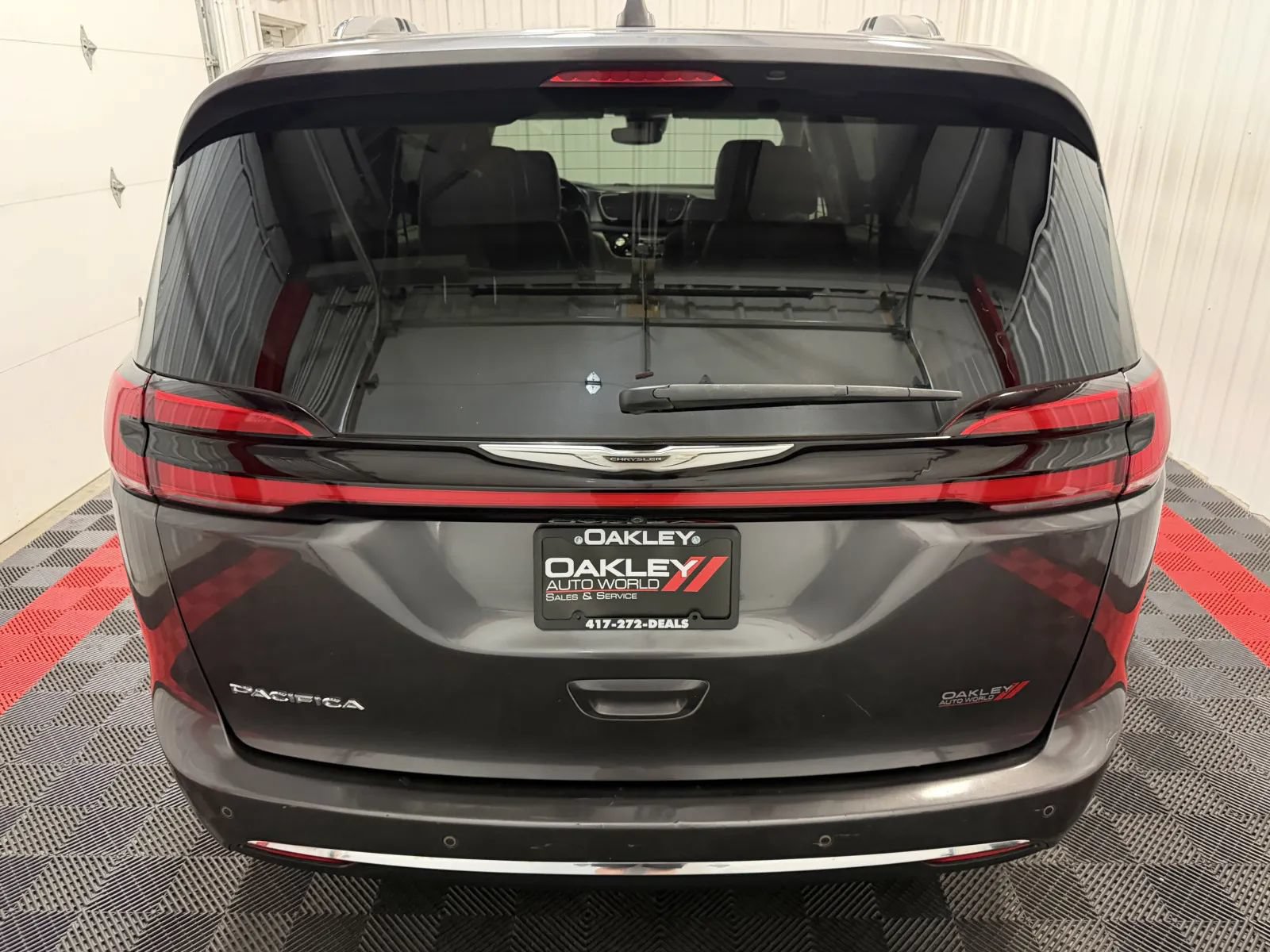 Used 2021 Chrysler Pacifica Touring-L FWD image 3
