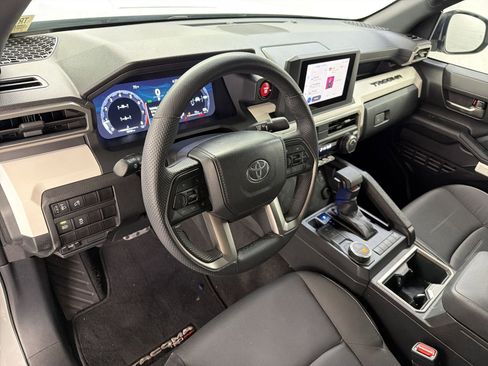 Used 2024 Toyota Tacoma TRD Sport RWD image 4