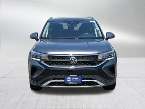 Certified 2022 Volkswagen Taos SE w/ Panoramic Sunroof Package AWD/4WD image 2