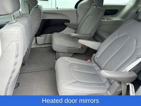 Used 2020 Chrysler Pacifica Touring w/ Cold Weather Group FWD image 9
