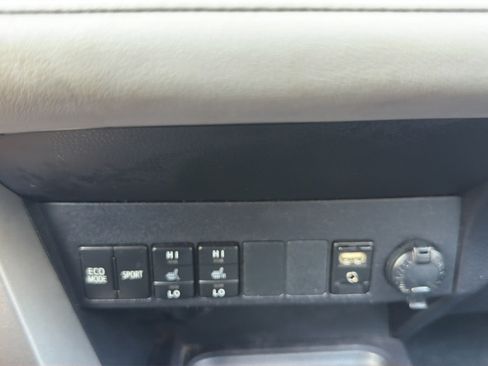 Used 2018 Toyota RAV4 Limited w/ Advanced Technology Package AWD/4WD image 17