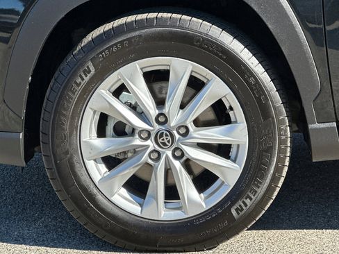 Used 2022 Toyota Corolla Cross LE image 24