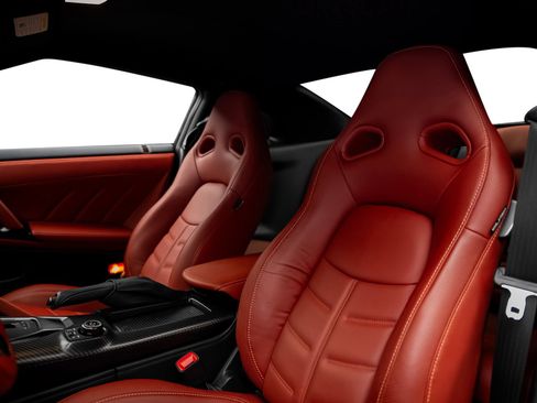 Used 2021 Nissan GT-R Premium AWD/4WD image 33