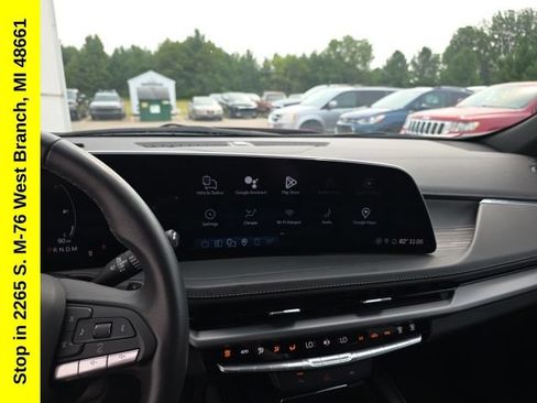 Used 2024 Cadillac XT4 Premium Luxury FWD image 19