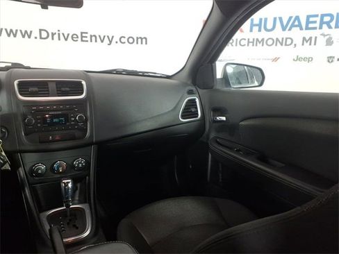 Used 2012 Dodge Avenger SE image 14
