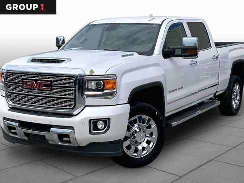 Used 2019 GMC Sierra 2500 Denali w/ Duramax Plus Package AWD/4WD image 1