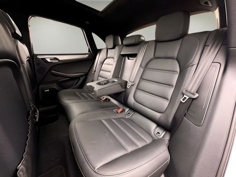 Used 2021 Porsche Macan Turbo AWD/4WD image 17