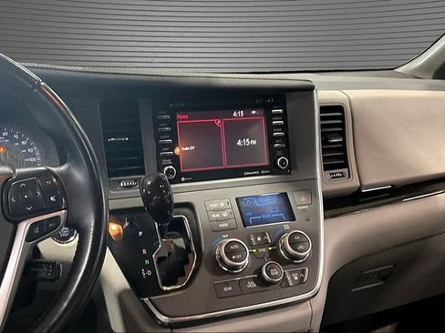Used 2019 Toyota Sienna XLE FWD image 9