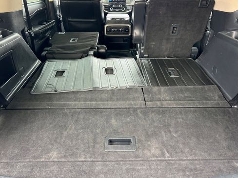 Used 2024 Ford Expedition XLT image 19