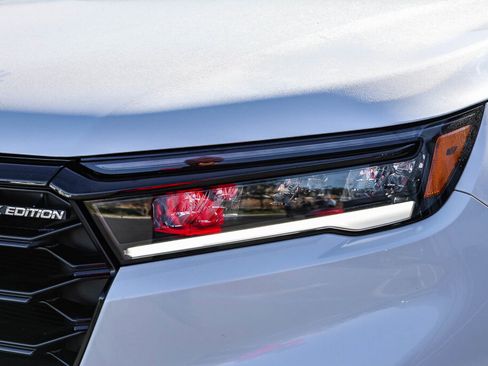 Used 2025 Honda Pilot Black Edition image 24