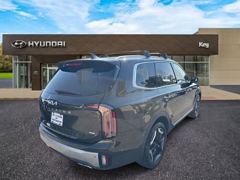 Used 2024 Kia Telluride EX w/ EX Captain's Chair Package image 7