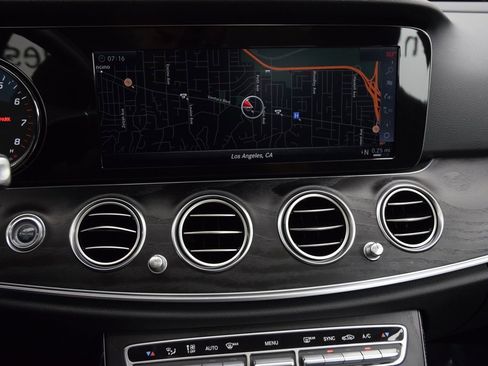 Used 2018 Mercedes-Benz E 400 4MATIC Sedan image 27