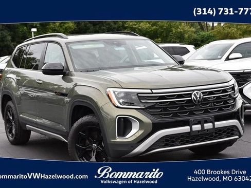 Used 2025 Volkswagen Atlas Peak Edition SE AWD/4WD image 1