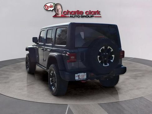 Used 2025 Jeep Wrangler Unlimited Rubicon AWD/4WD image 3