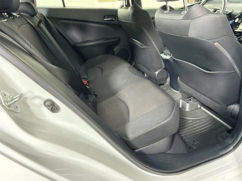 Used 2022 Toyota Prius LE image 15