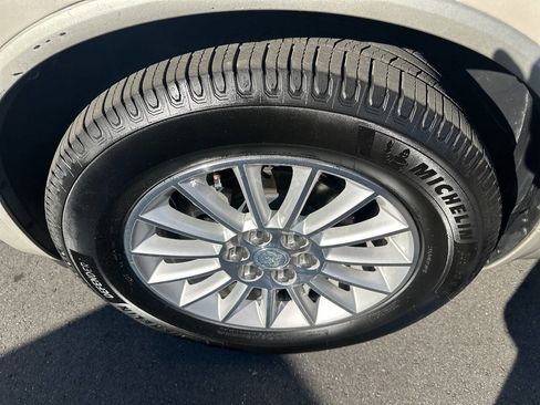 Used 2011 Buick Enclave CXL image 9