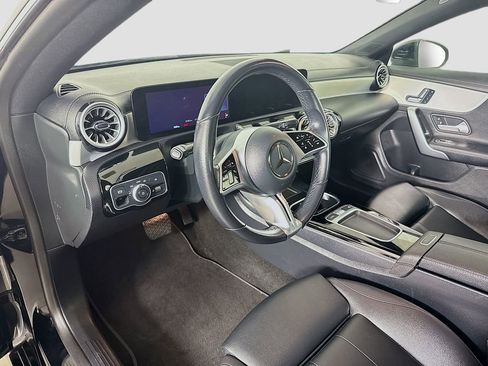 Used 2025 Mercedes-Benz CLA 250 4MATIC image 9