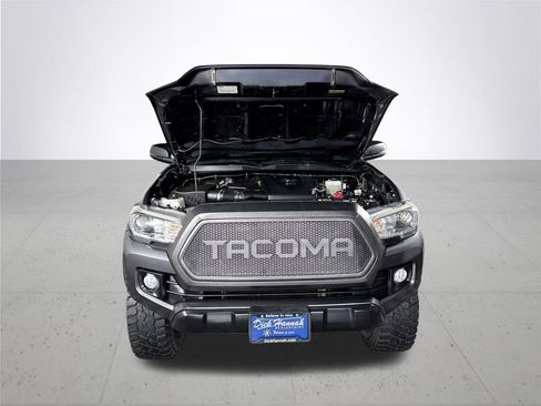 Used 2017 Toyota Tacoma TRD Off-Road w/ Tow Package (A/T) image 21